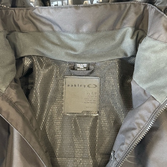 Oakley Women's Black All-Weather Performance Jacket - Small - Picture 7 of 11